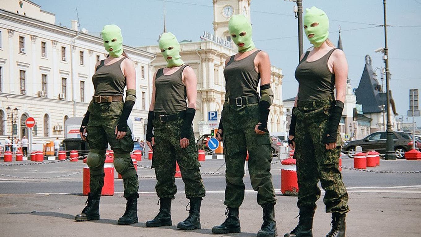 Războiul lui Putin cu punkerițele Pussy Riot. Bătrânul dictator a câștigat