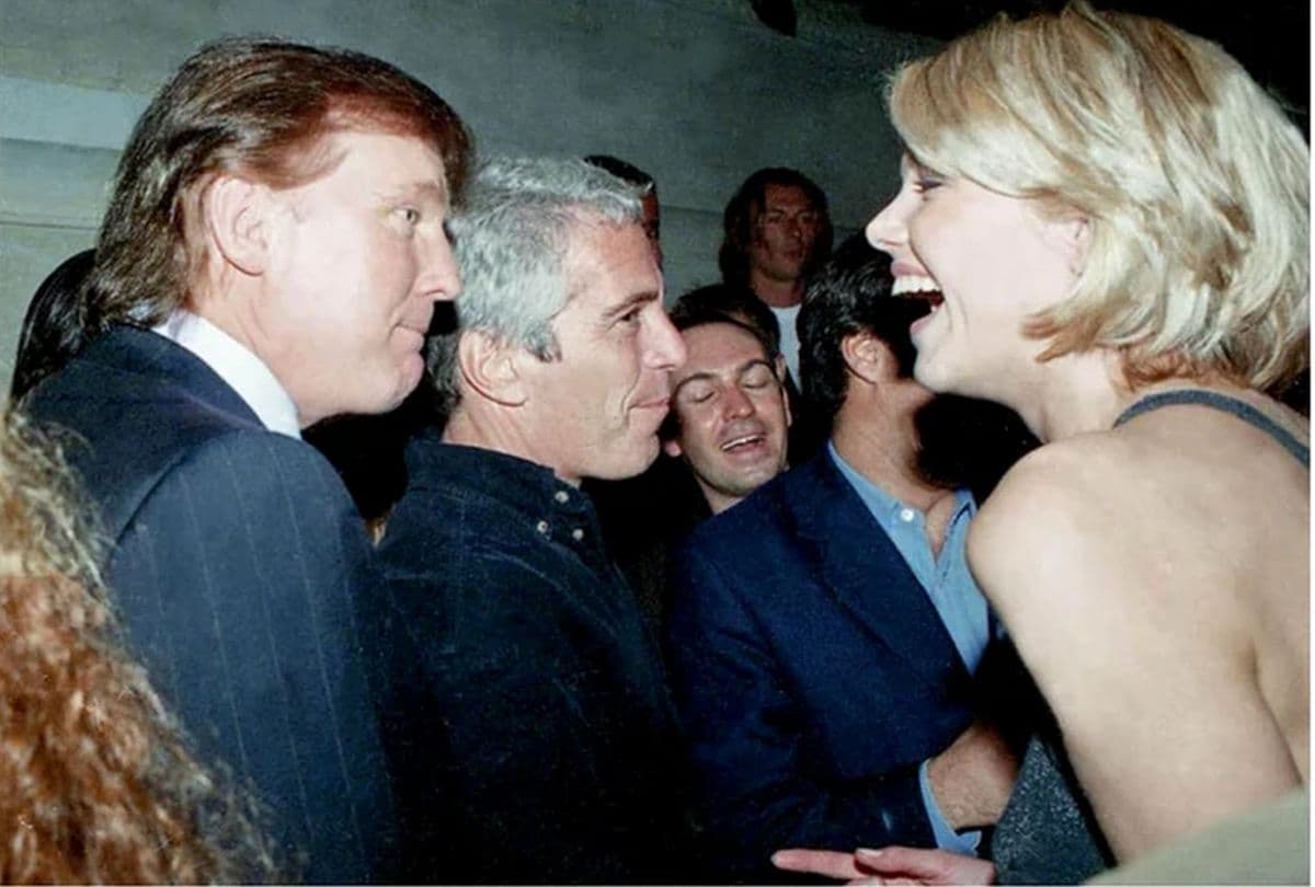 Scandalul Epstein: 16 fișiere dispărute de pe site-ul Departamentului Justiției din SUA, inclusiv o fotografie cu Trump