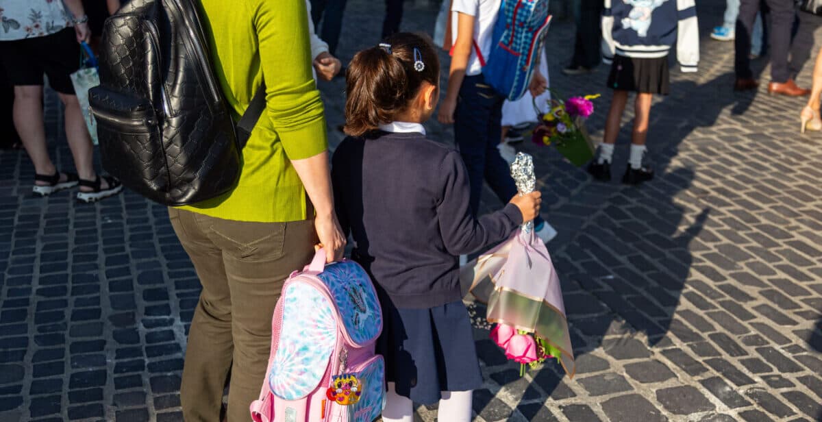 Senatul declară prima zi de școală zi liberă pentru părinți