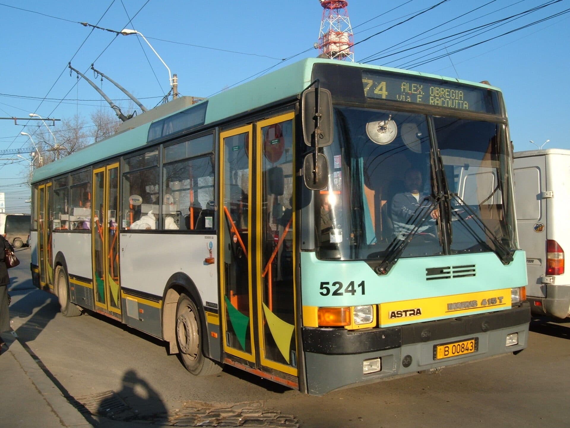 Programul STB de Crăciun. Cum circulă mijloacele de transport în comun