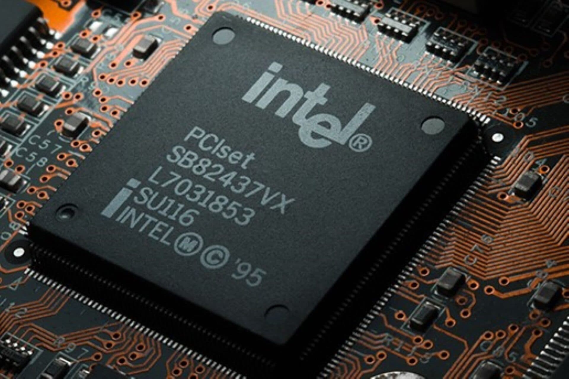 Acțiunile Intel cresc spectaculos pe mâna lui Donald Trump