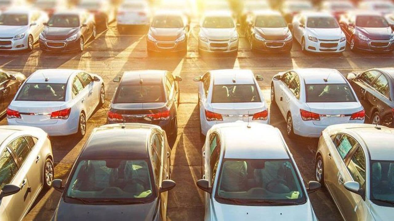 Înmatriculările de autoturisme noi au scăzut cu 33% în ianuarie