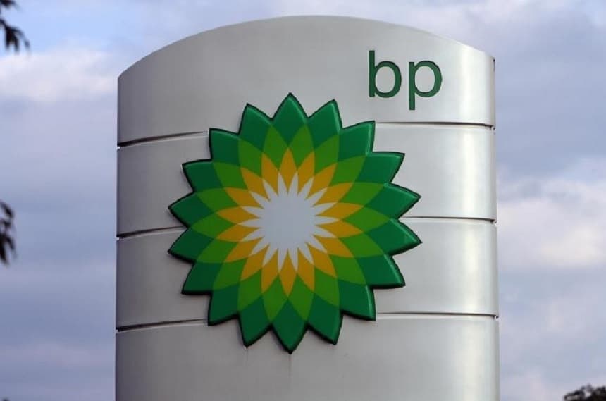 Grupul BP suspendă un program de răscumpărare de acţiuni de 750 de milioane de dolari, semn al presiunii exercitate de scăderea preţului petrolului