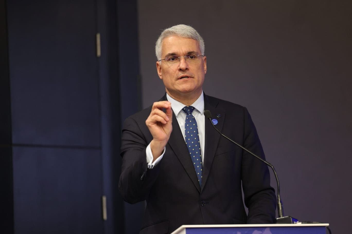 Dragoş Pîslaru: A cincea amânare consecutivă la CCR / România a pierdut oficial 231 milioane de euro, bani europeni nerambursabili / În ciuda tuturor eforturilor, au câştigat ei, cei care au fugit de la şedinţe de frică să nu îşi piardă privilegiile