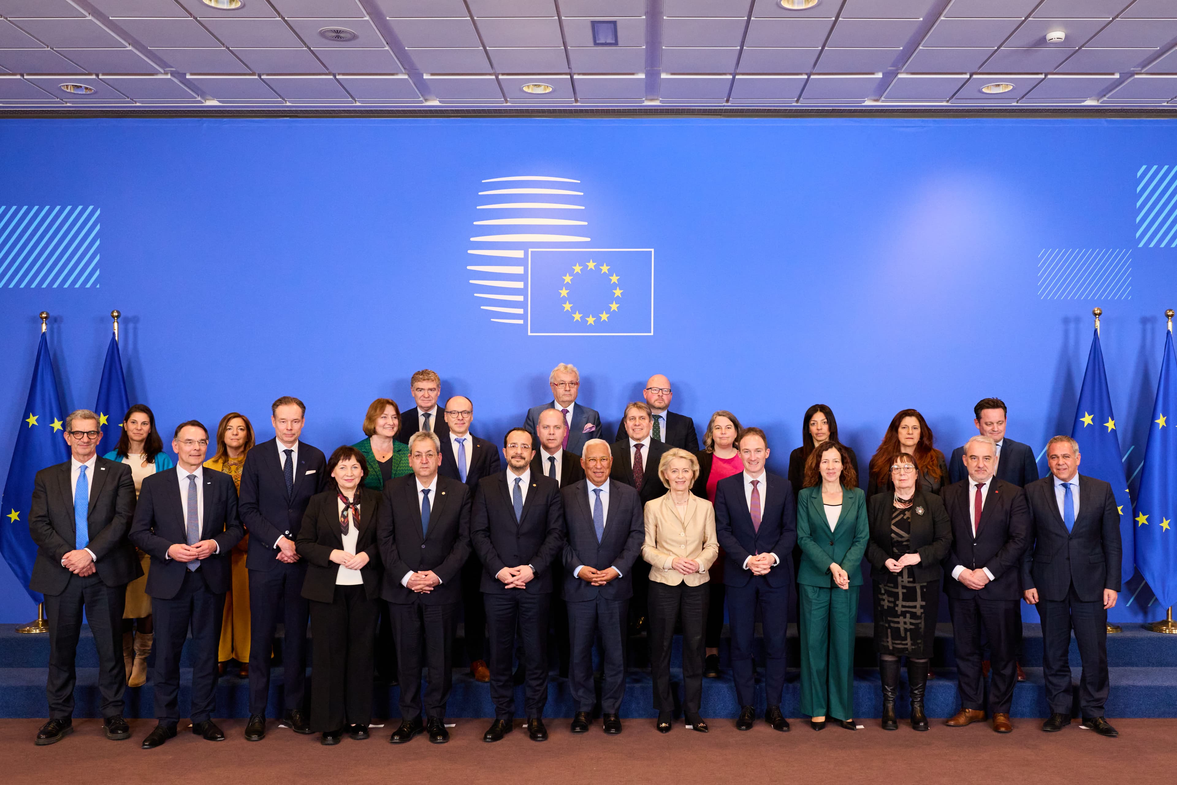 Liderii UE și partenerii sociali cer investiții urgente pentru competitivitate, energie și locuri de muncă de calitate