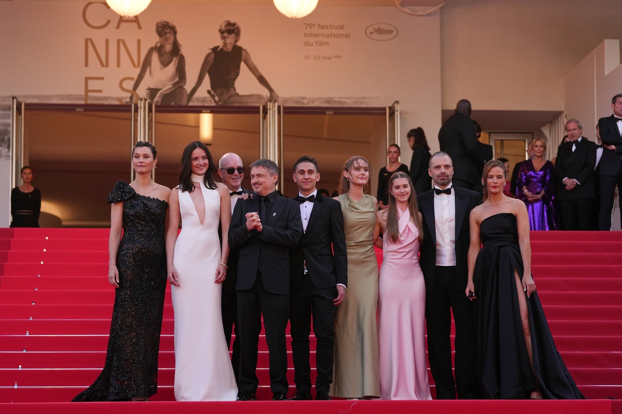 Sebastian Stan și Cristian Mungiu au cucerit Cannes-ul! „Fjord” a primit 12 minute de aplauze și a ridicat sala în picioare /VIDEO!