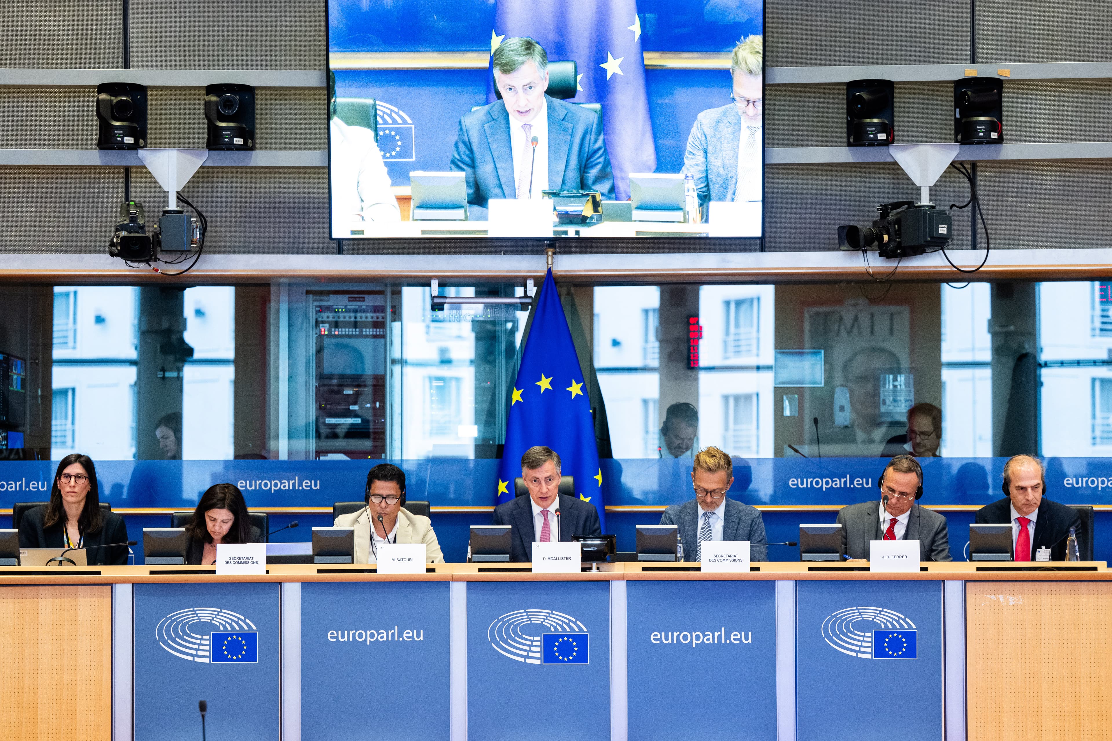 Eurodeputații cer toleranță zero față de represiunea transnațională în UE