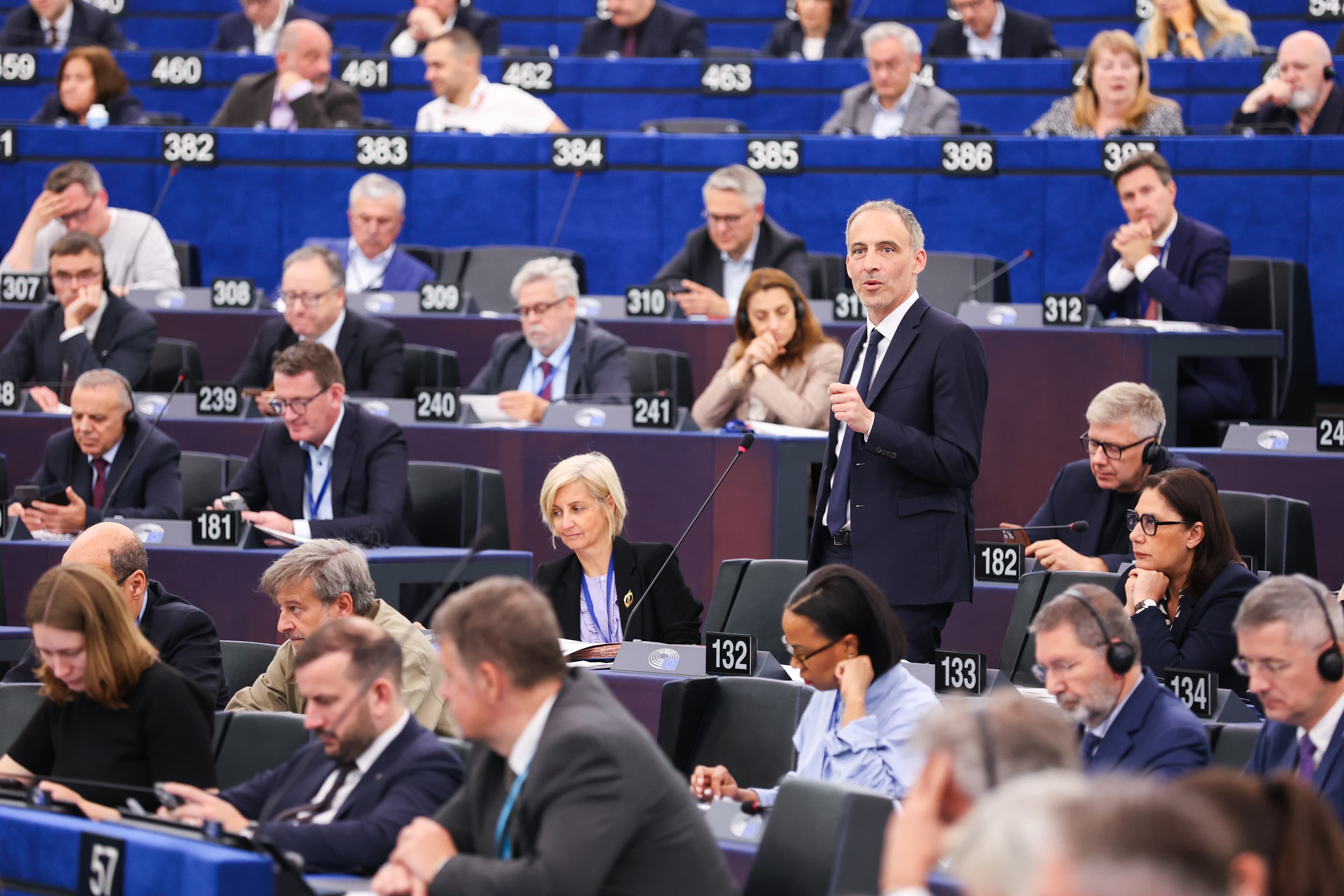 Parlamentul European aprobă reguli mai stricte pentru investițiile străine în sectoare strategice