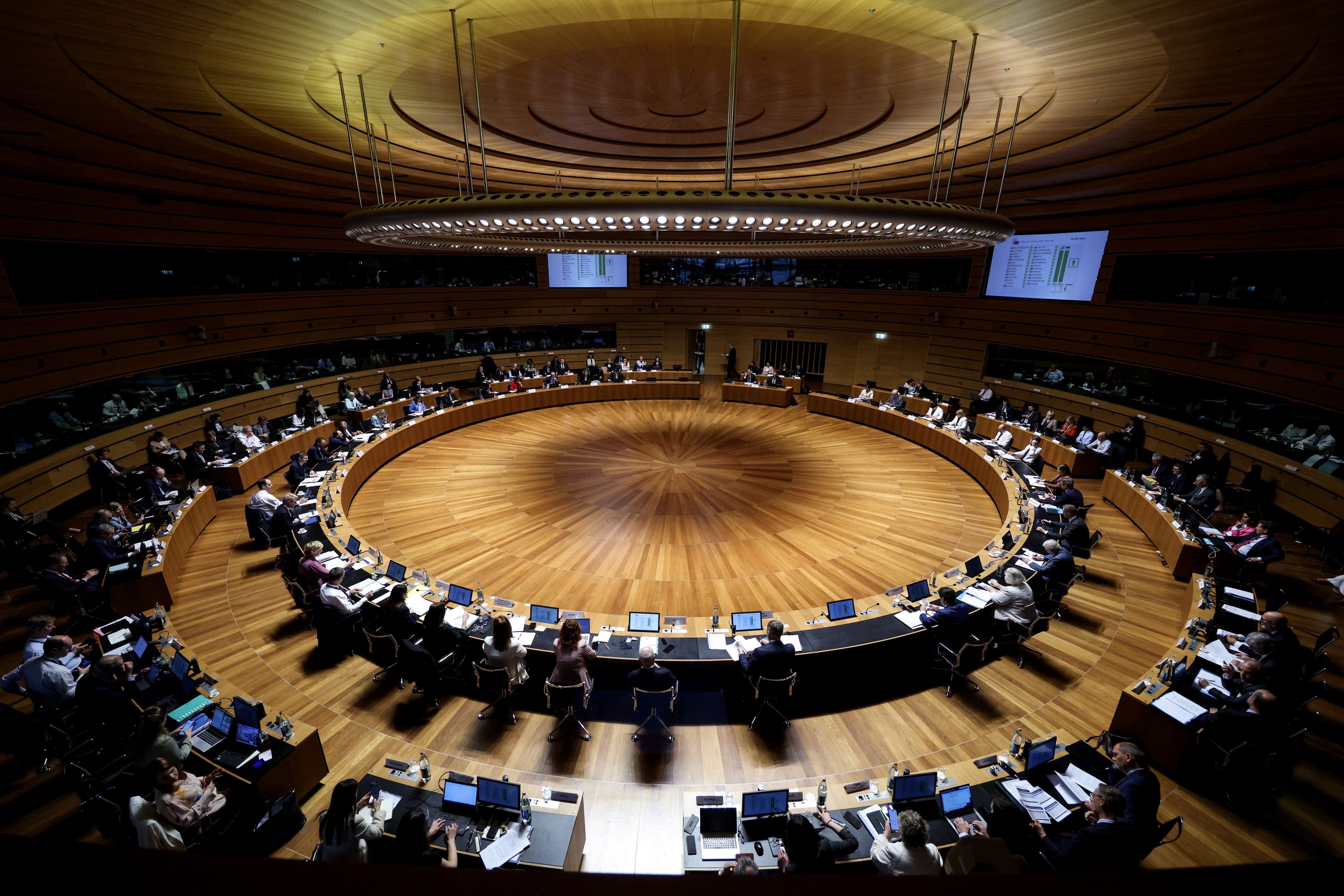 Organizații civice cer Consiliului Uniunii Europene să nu transforme simplificarea digitală în dereglementare