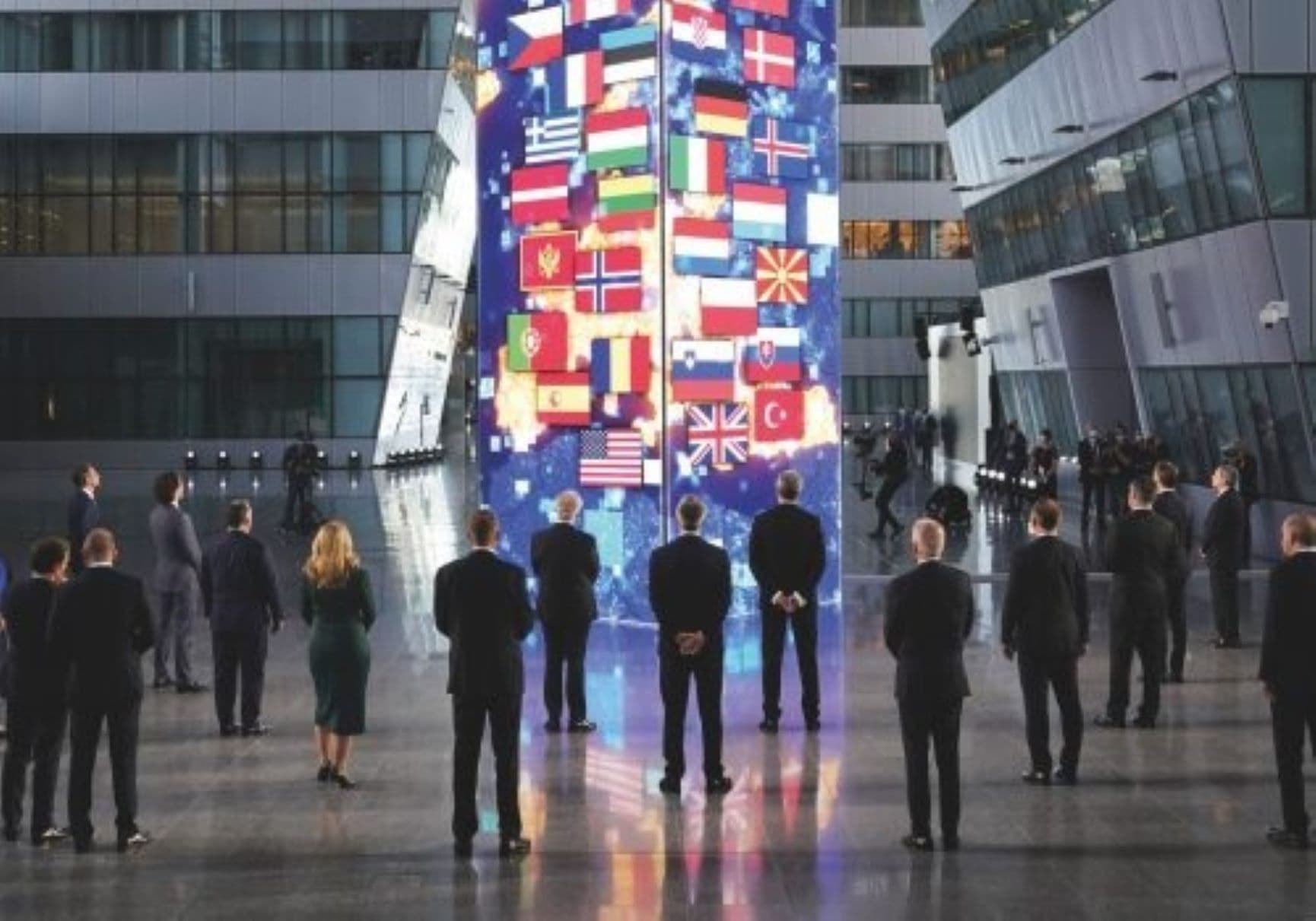 300 de companii din industria de apărare vin la București la NATO–Industry Forum 2025
