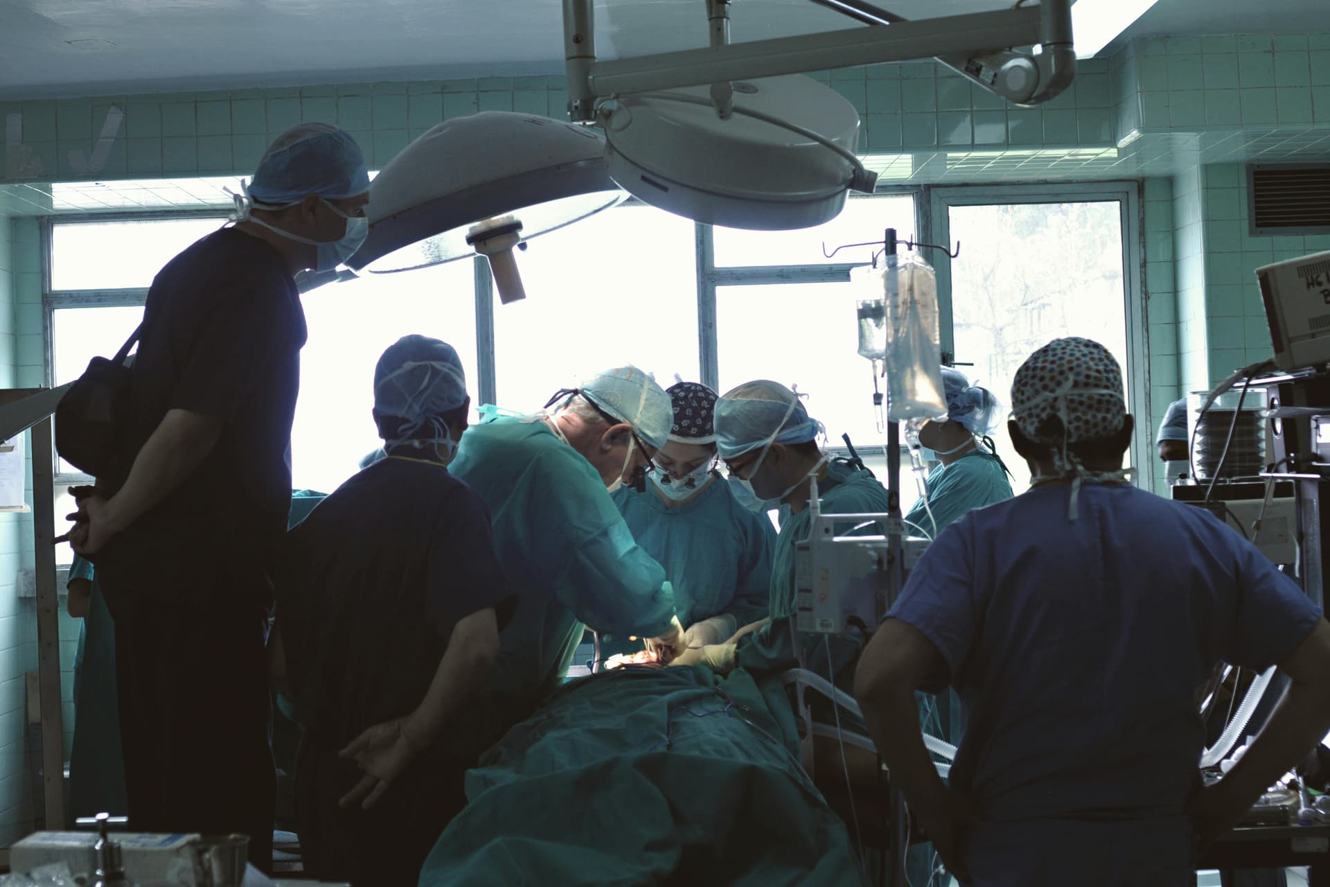 5.000 de pacienți evacuați din Ucraina, cea mai mare operațiune medicală coordonată prin mecanismul UE