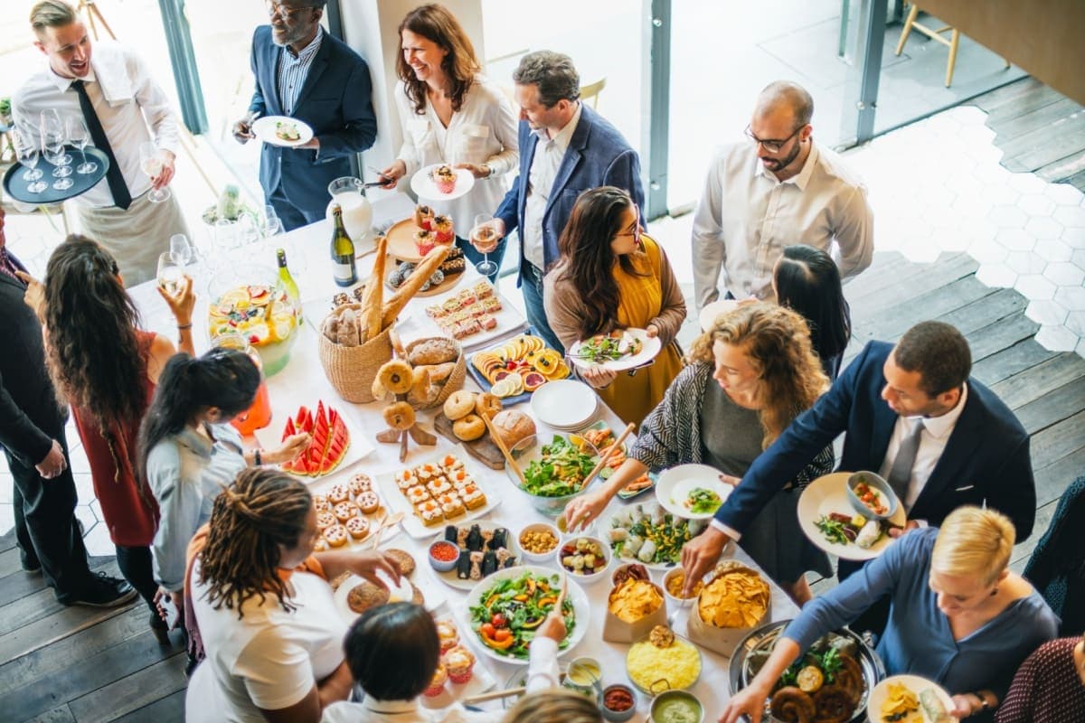5 criterii esențiale ale firmelor de catering pentru evenimente business