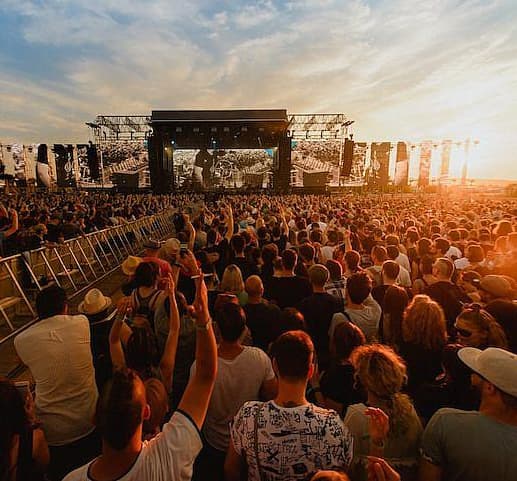 A uimit numărul celor care nu au fost lăsați să intre la Electric Castle 2023 din cauza drogurilor. Ce mare cap de afiș și-a anulat show-ul