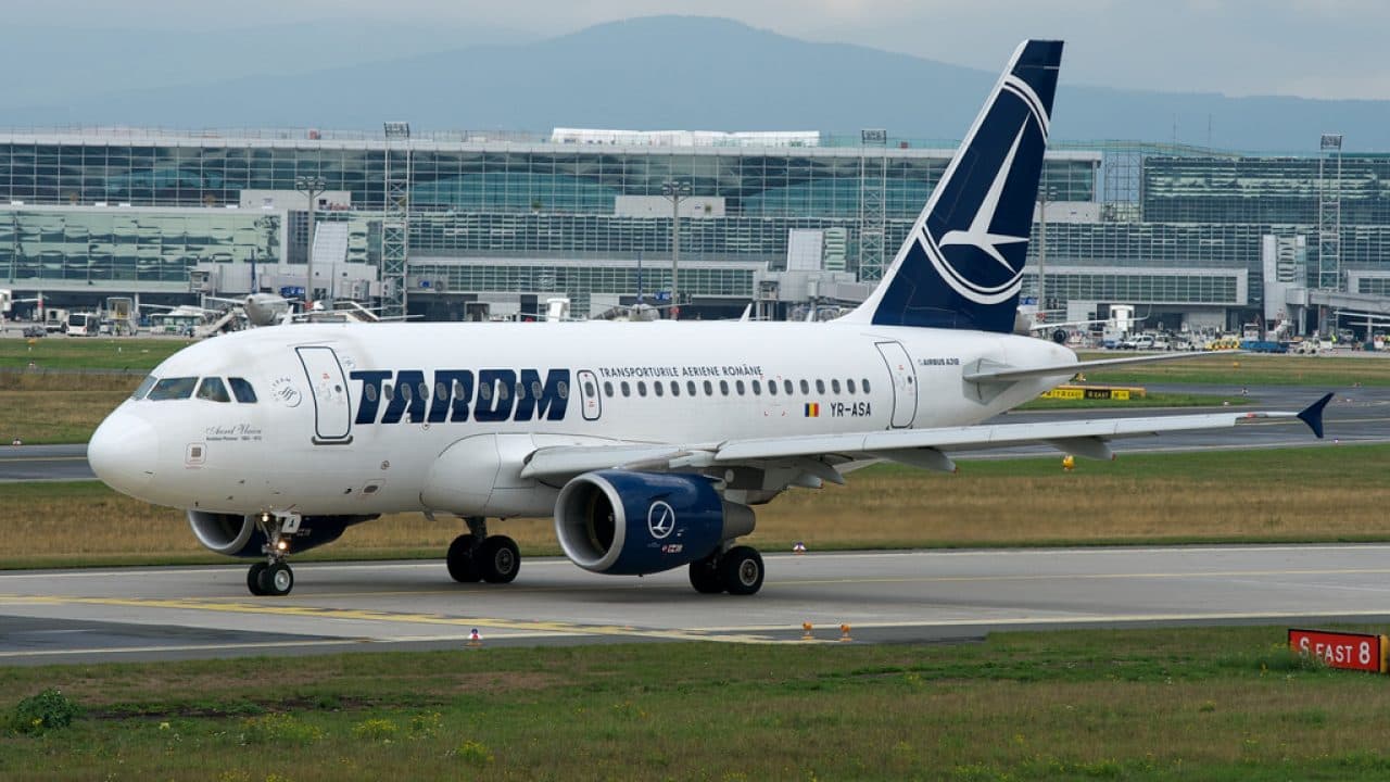 Alertă pe Aeroportul Otopeni! Un pasager a vrut să se omoare în avion