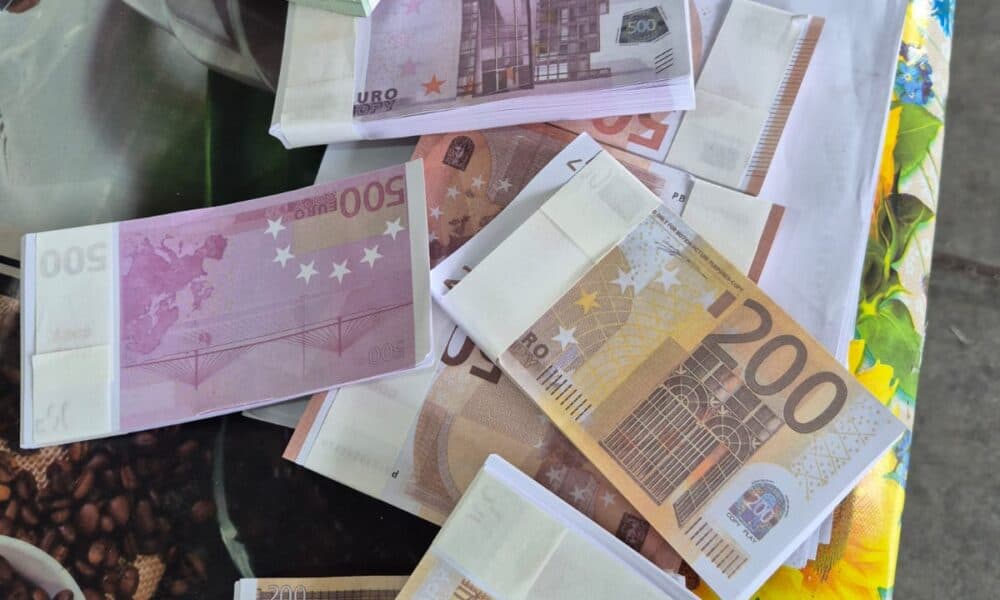 Aproximativ 4,8 milioane de bancnote false, descoperite în portul Constanța Sud