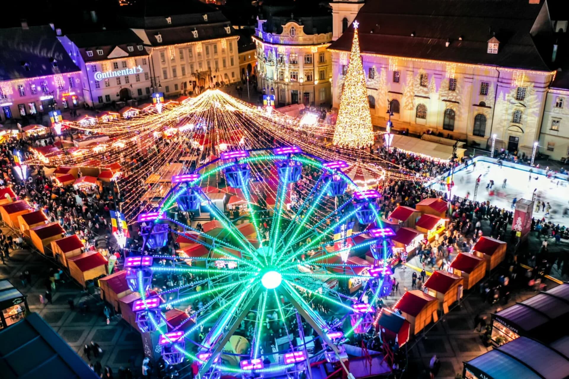 Astăzi se deschid primele Târguri de Crăciun- luminile și brazii se instalează din toamnă la români, la temperaturi de mânecă scurtă