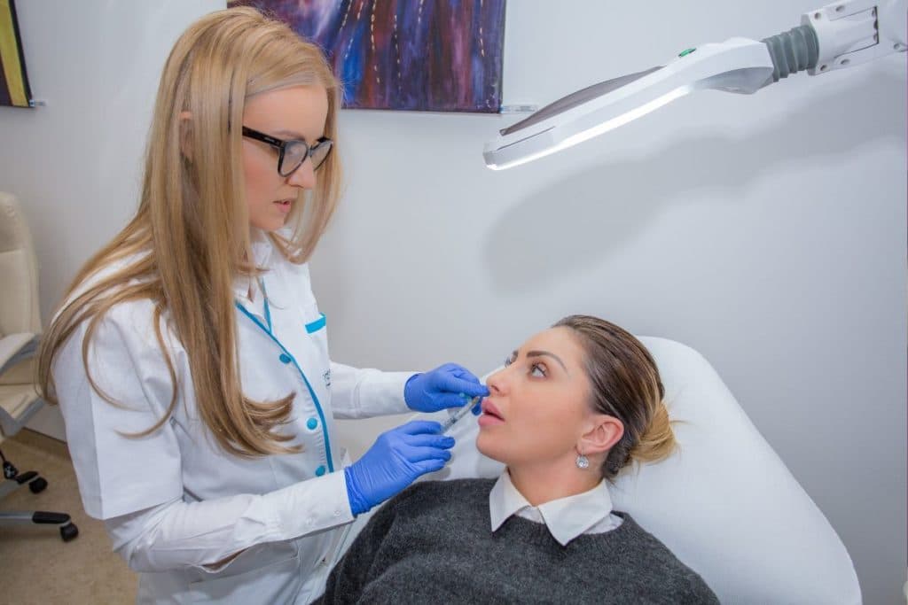 Augmentarea buzelor – ideală pentru buze senzuale, cu efect natural!
