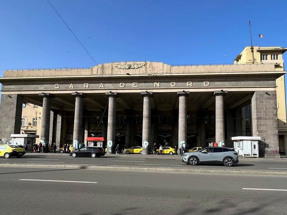 Automatele kiosk din gări nu vor funcţiona pentru o perioadă, începând de marţi noapte / Va fi întreruptă temporar şi funcţionarea validatoarelor contactless instalate în trenurile care circulă pe ruta Bucureşti Nord – Aeroport Henri Conadă