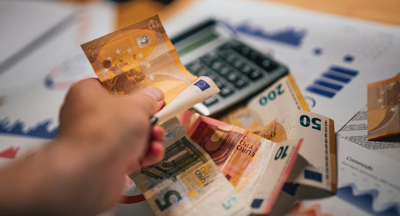 Alertă pe piețele financiare europene: Riscuri ridicate de corecții bruște în 2026