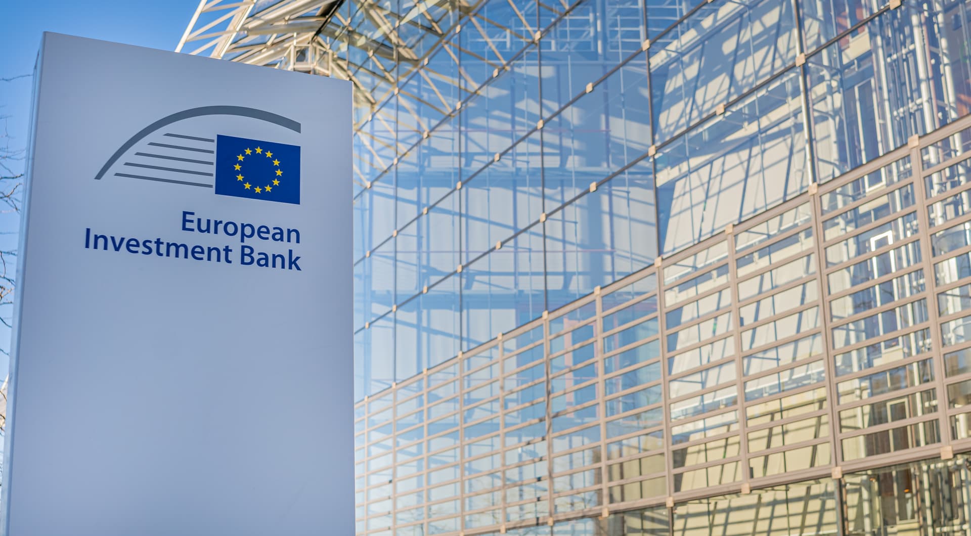Banca Europeană de Investiții și Eni finanțează cu 500 de milioane de euro o nouă biorefinărie în Italia