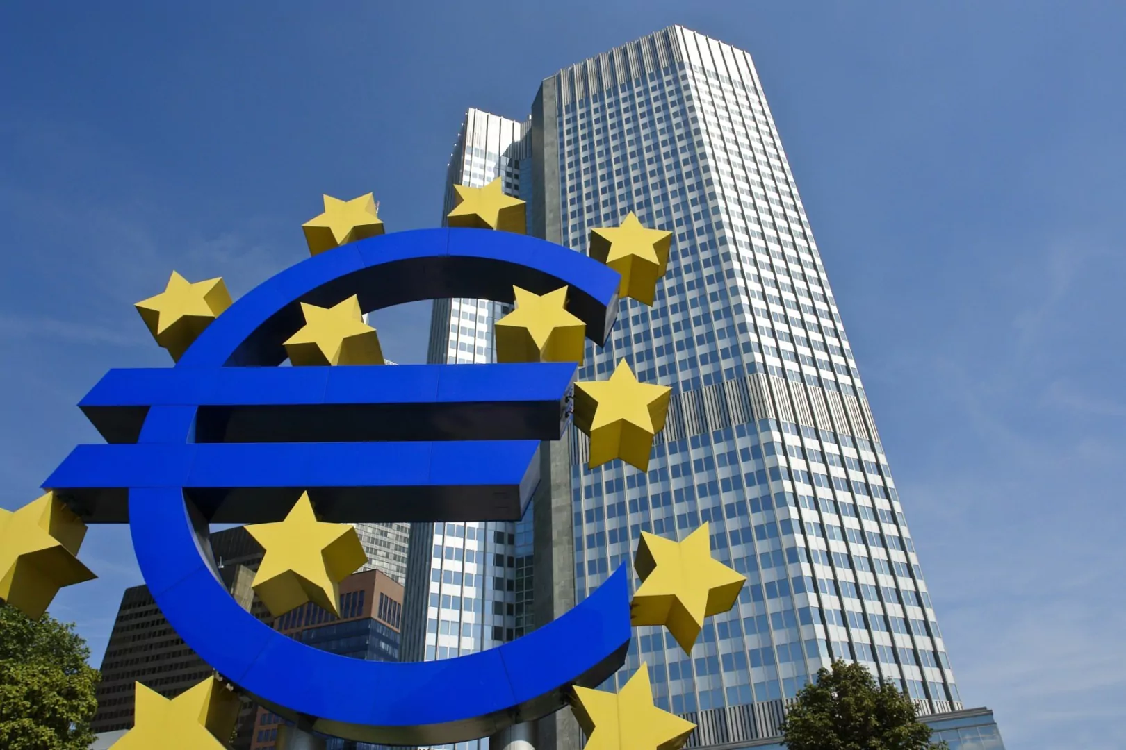 Băncile europene au avut profituri record în 2025, dar 2026 le aduce provocări majore