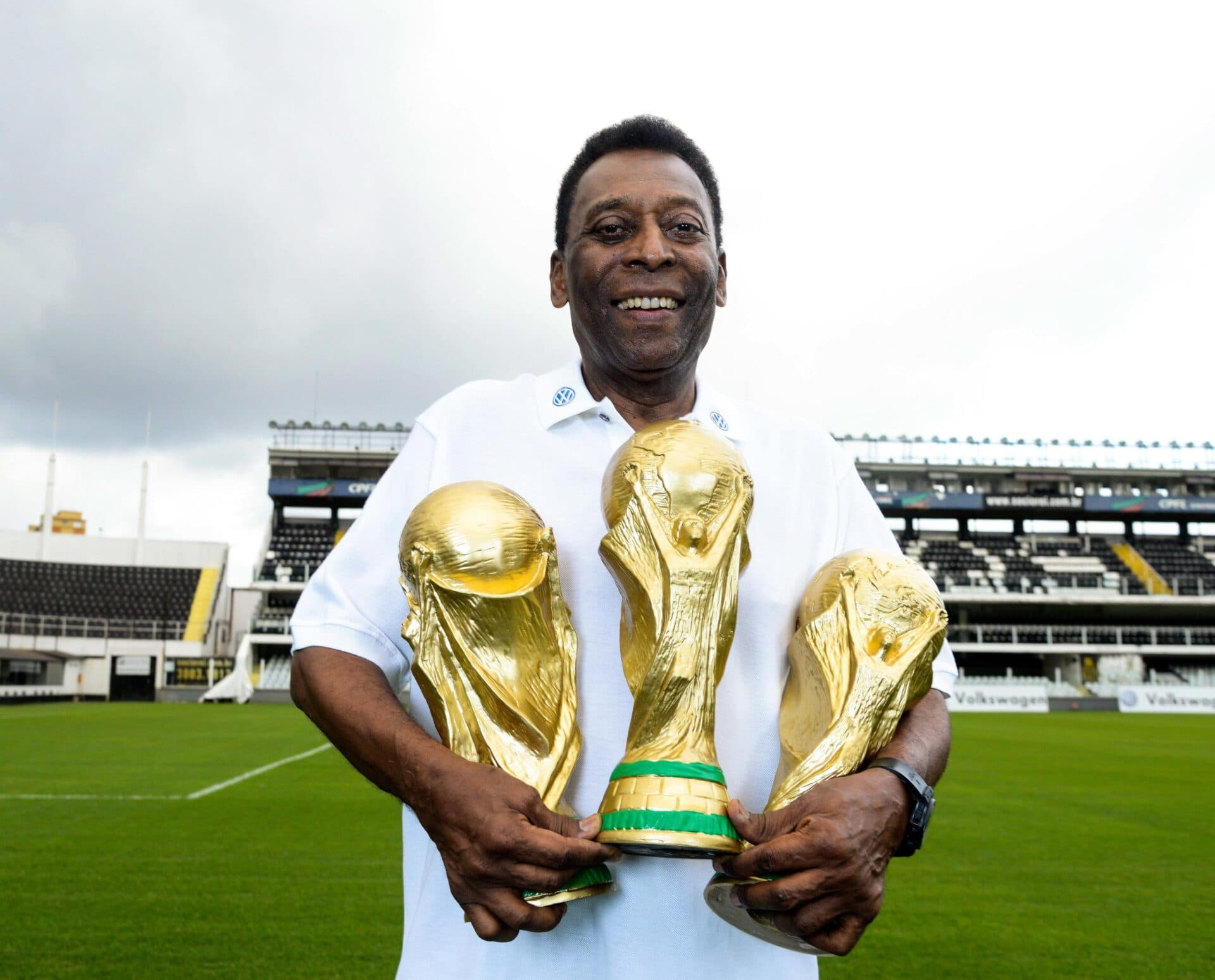 Brandul Pelé, preluat de Neymar. Un transfer de milioane, mai multe decât a câștigat Pelé ca fotbalist