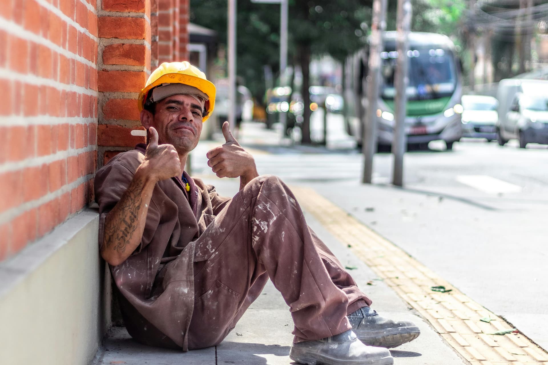 Calitatea muncii în Europa se îmbunătățește, dar decalajele de gen și sector rămân puternice