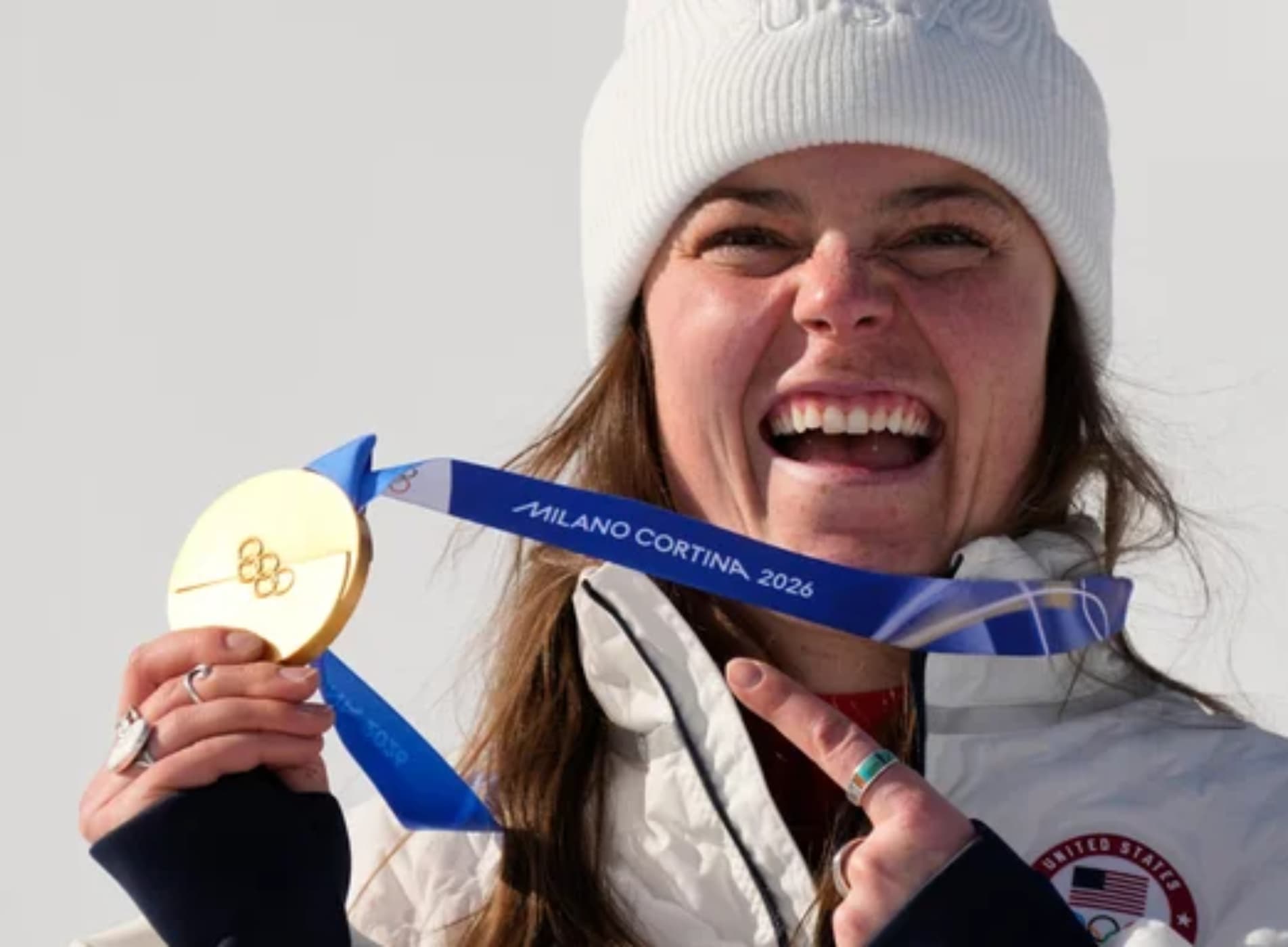 Campioana olimpică Breezy Johnson a primit o nouă medalie de aur după ce prima...s-a ciobit