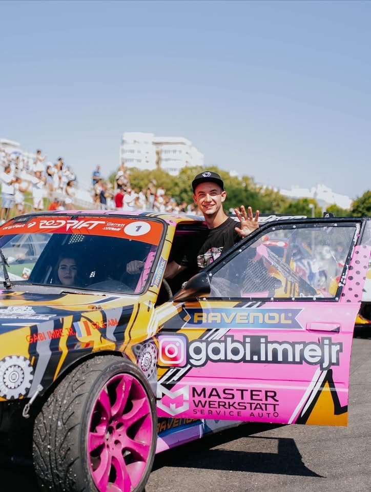 Campionul de la drift e student la Psihologie!