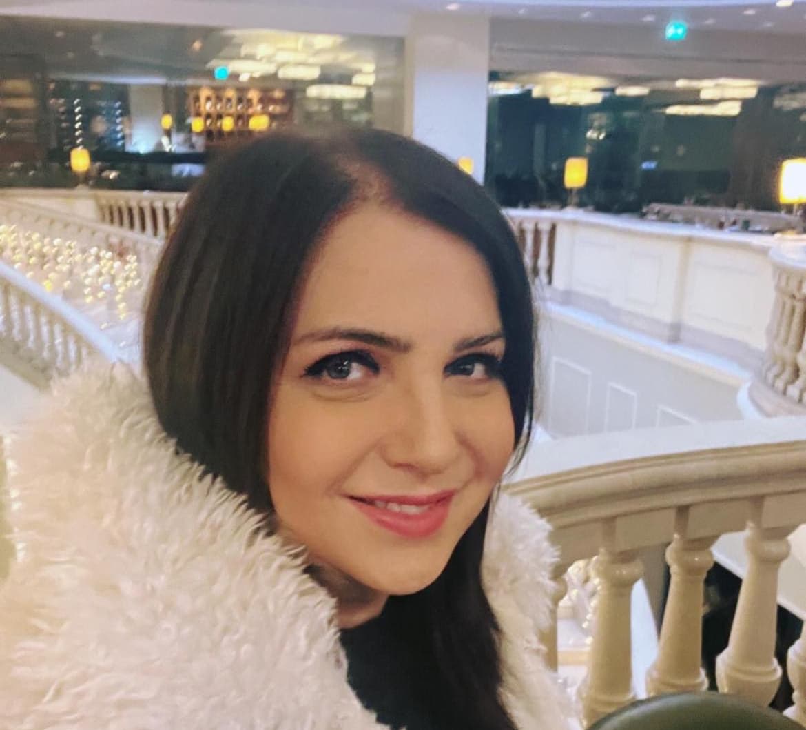 Carmen Șerban, cântăreața cu cele mai multe atestate profesionale: de la brutărie, la contabilitate, la master în jurnalism