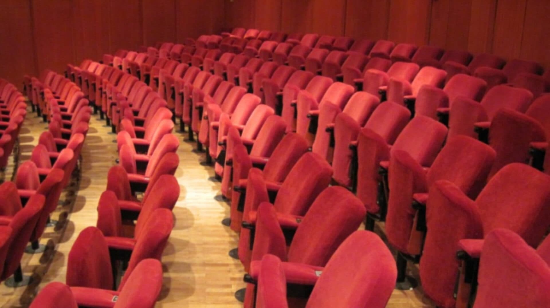 Cât au crescut prețurile la bilete pentru concerte, teatru și film în România