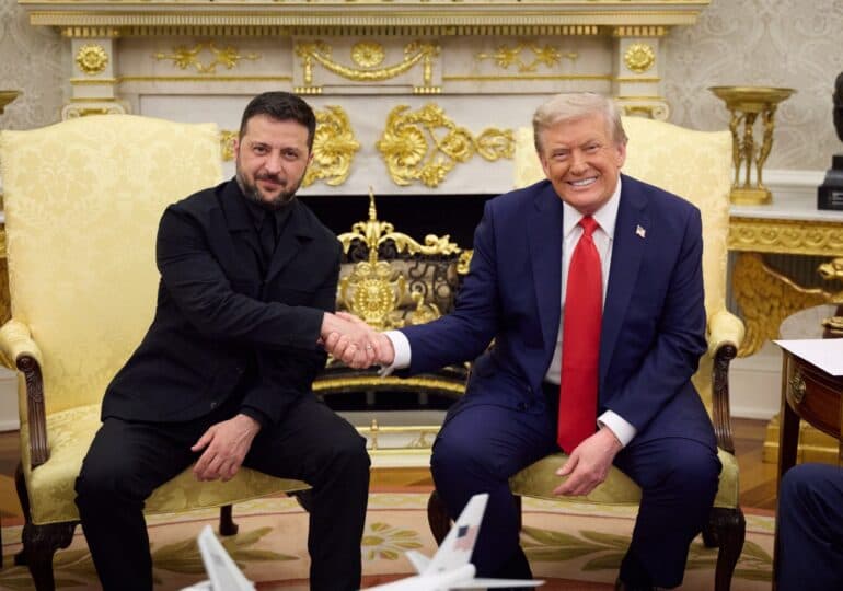 Cât costă costumul lui Volodimir Zelenski, lăudat chiar de Donald Trump la Casa Albă. De unde poate fi cumpărat