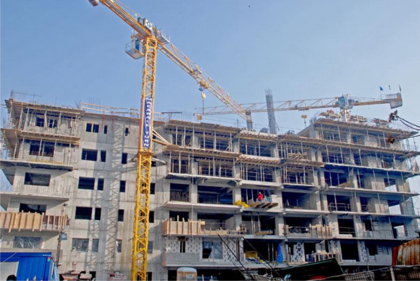 Cât costă să construiești un bloc cu trei etaje în 2025