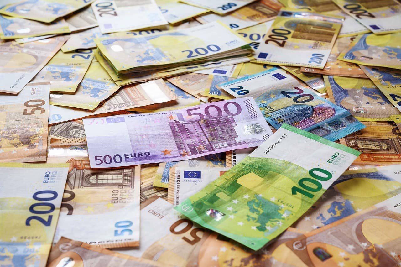 Ce joburi se plătesc cu peste 1.000 de euro, fără diplomă de studii. Orașele cu cele mai mari salarii