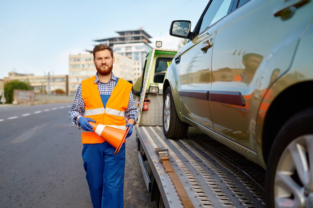 Ce trebuie să faci dacă auzi un zgomot la frânare și importanța serviciului de tractari auto
