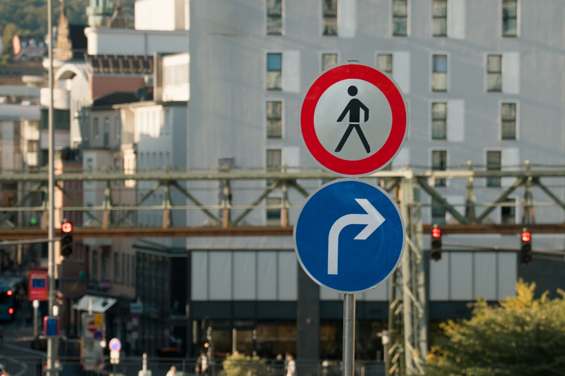 CERRE avertizează că regulile europene privind datele trebuie adaptate pentru AI fără a împinge firmele mici în afara pieței