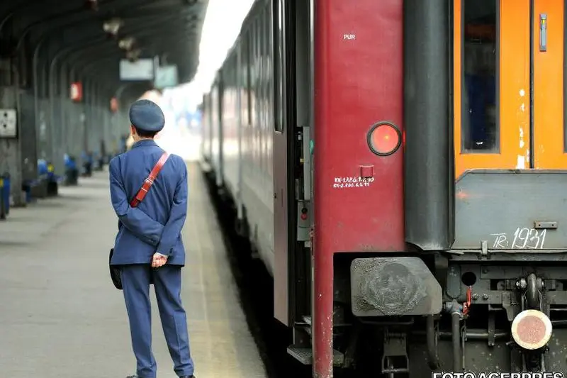 CFR reduce programul angajaților de la 5 zile, la 4 zile pe săptămână. Cine pierde și cine câștigă