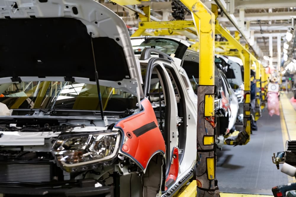 Cifra de afaceri din comerțul auto și moto continuă să crească