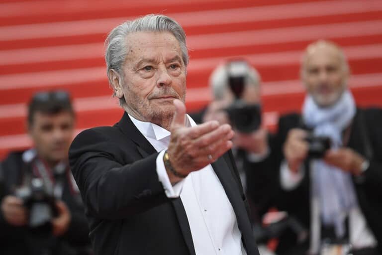 Cine va moșteni averea impresionantă a lui Alain Delon? Detalii despre cum a fost împărțită
