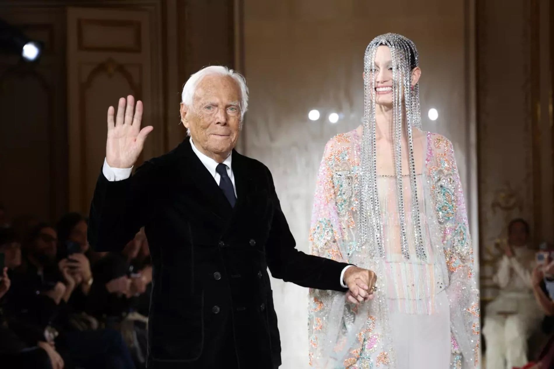 Armani lasă în urmă 12 miliarde de dolari și nici un urmaș. Cine ia banii?