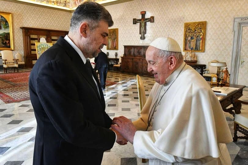 Ciolacu: „Papa Francisc rămâne pentru oamenii din întreaga lume, indiferent de confesiune, apărătorul neobosit al păcii”