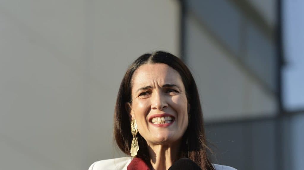 Clotilde Armand a lăsat-o fără parcare pe Dana Budeanu. I-a desființat bariera prin care s-a blocat ilegal o stradă: ”Au multiple legături cu lumea politică și mondenă. Sunt convinși că totul li cuvine”