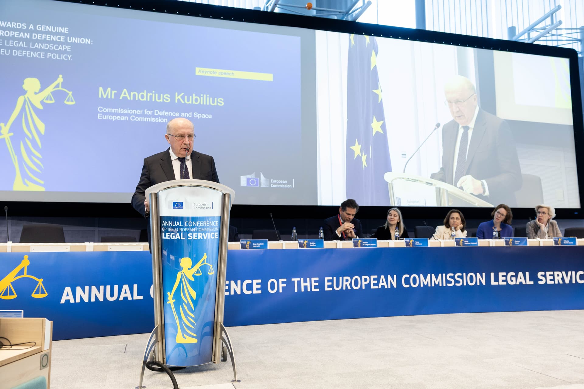 Europa, pregătită să lupte ca un tot unitar? Se cere o „Uniune a Apărării”