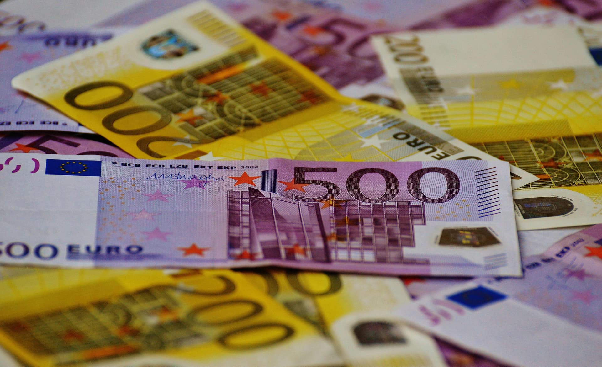 Comisia Europeană atrage 10 miliarde de euro printr-o nouă emisiune de obligațiuni UE
