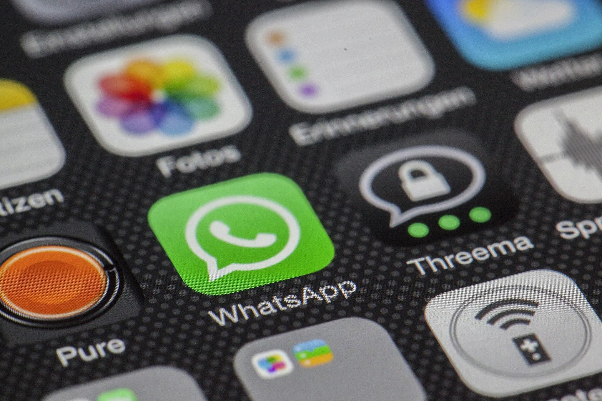 Comisia Europeană ia în calcul măsuri urgente după excluderea AI-ului concurent de pe WhatsApp