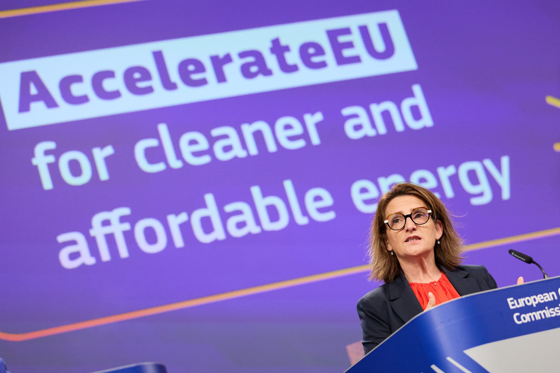Comisia Europeană lansează AccelerateEU după creșterea cu 24 de miliarde de euro a facturii UE pentru combustibili fosili