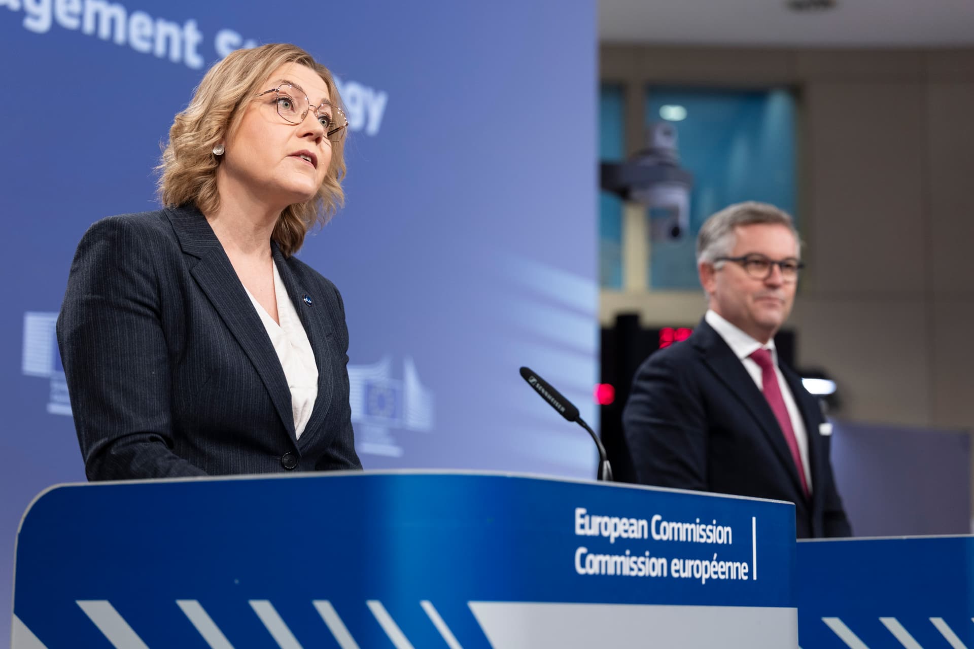 Comisia Europeană lansează o nouă strategie care pune reducerea migrației ilegale în centrul politicii UE