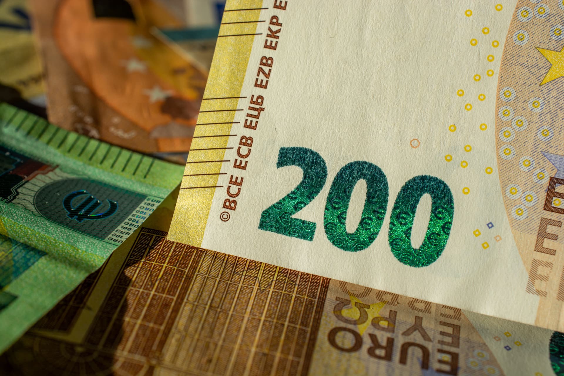 Comisia Europeană vrea să împrumute încă 80 de miliarde de euro pentru Ucraina, apărare și programe europene