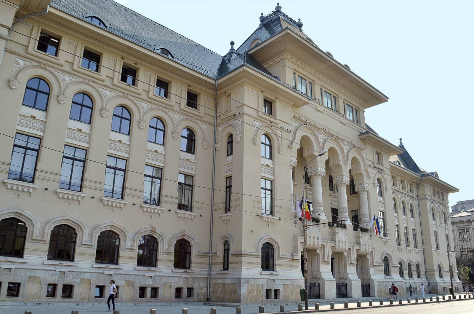 Competiția pentru Primăria Capitalei se complică. Trei candidați în luptă strânsă