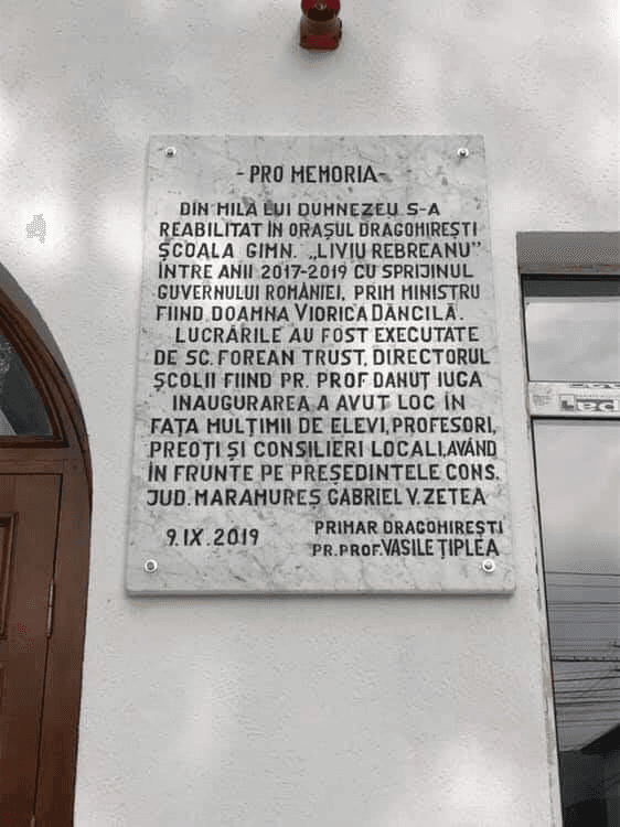 Comunismul în floare: Omagiu pentru DĂNCILĂ la o școală din Maramureș